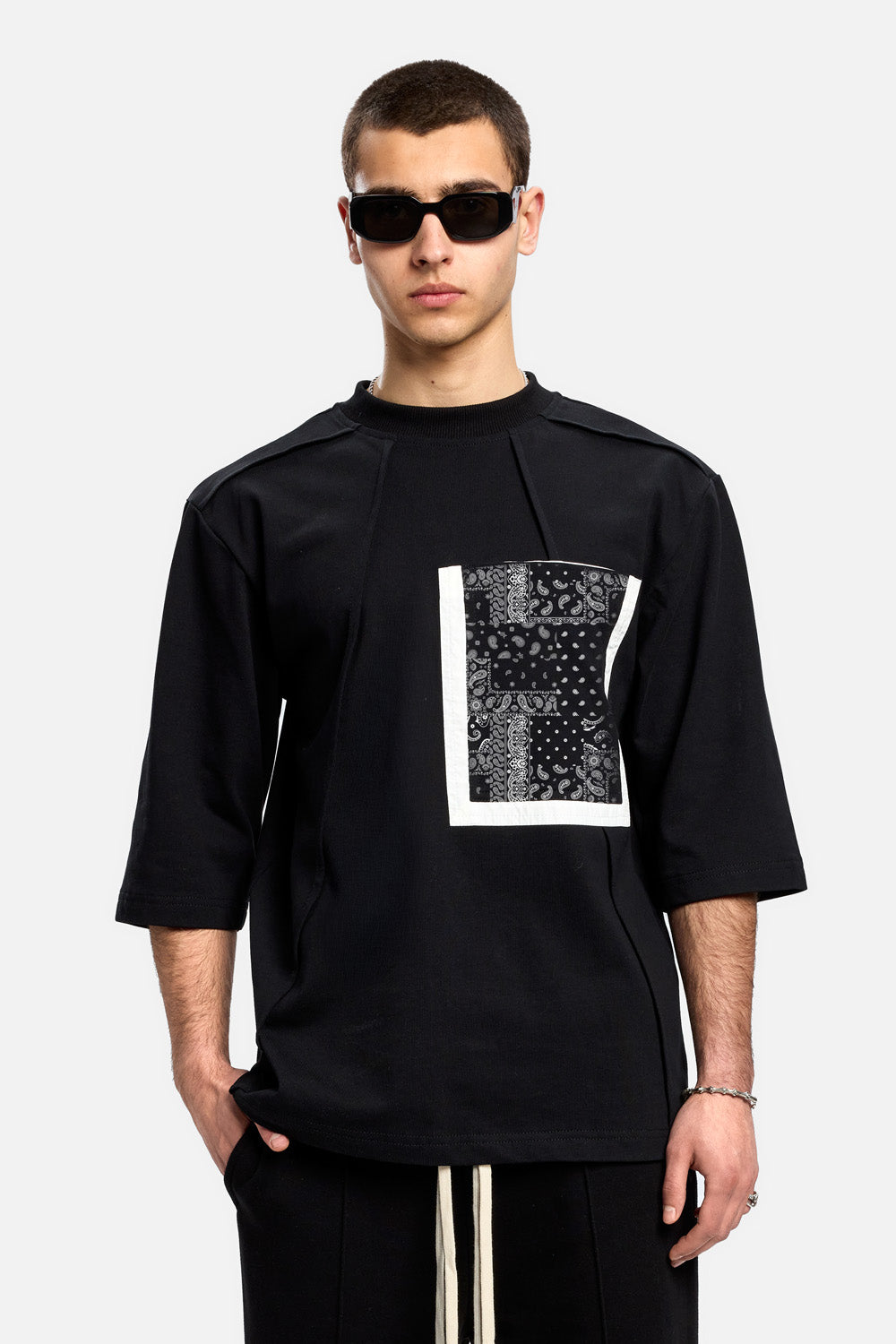 Tricou cu buzunar Bandana | Bărbați | Negru | Stil Modern & Elegant | Confort & Funcționalitate | Atelier Hamza