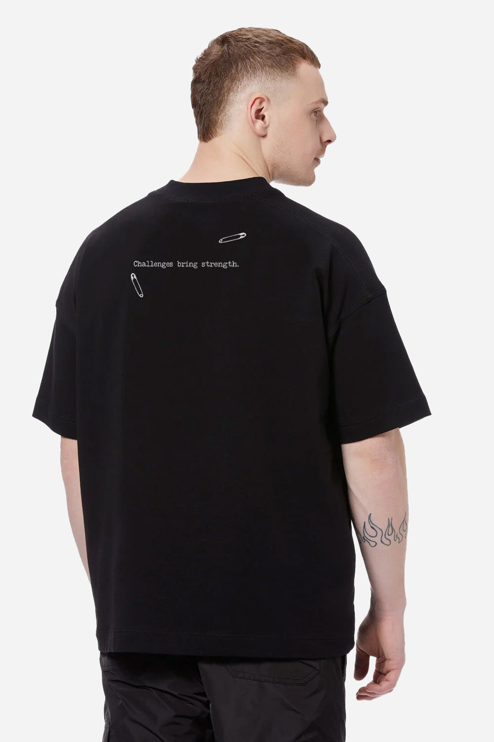 Tricou alb cu broderie Safety Pin
