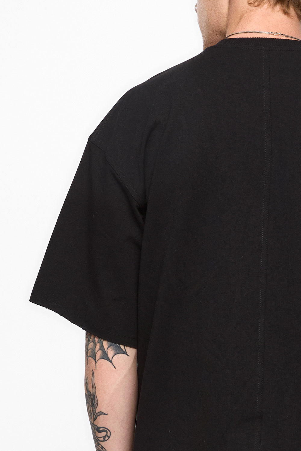 Tricou negru cu detalii nefinisate oversized 