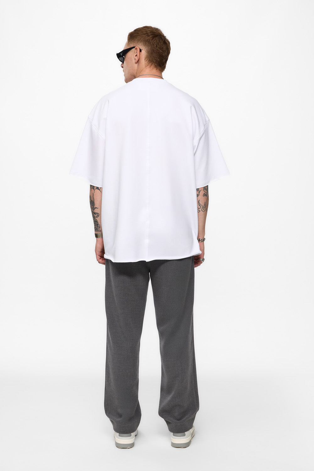 Tricou alb cu detalii nefinisate oversized 