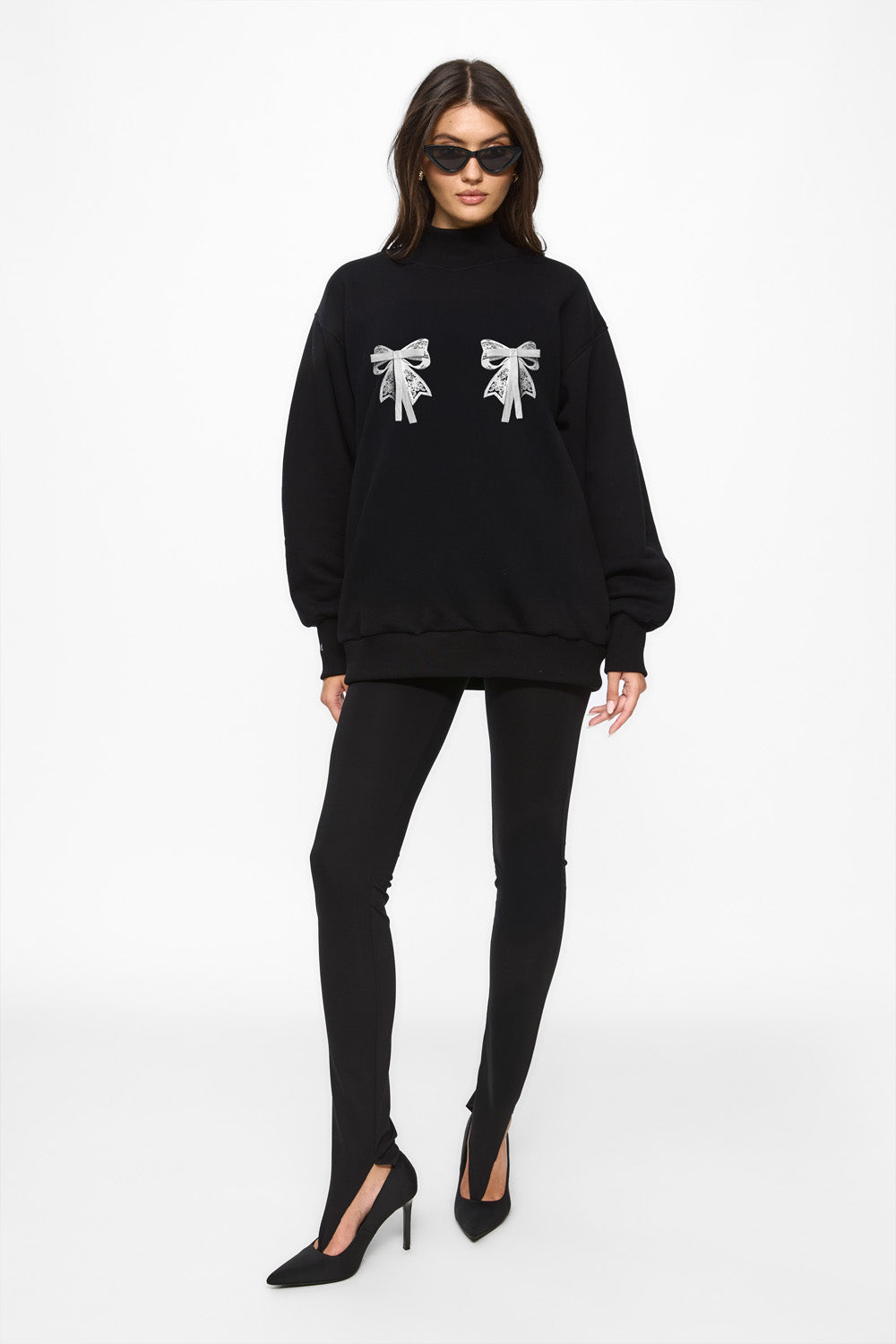 Pulover negru Oversized flausat cu fundite Luna