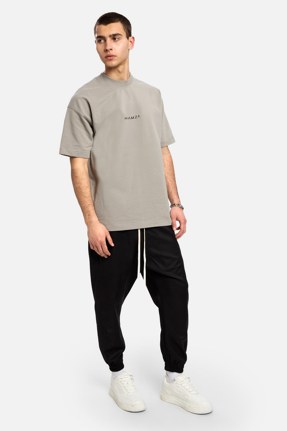 Tricou cu broderie Akira | Bărbați | Gri | Stil Modern & Elegant | Confort & Funcționalitate | Atelier Hamza