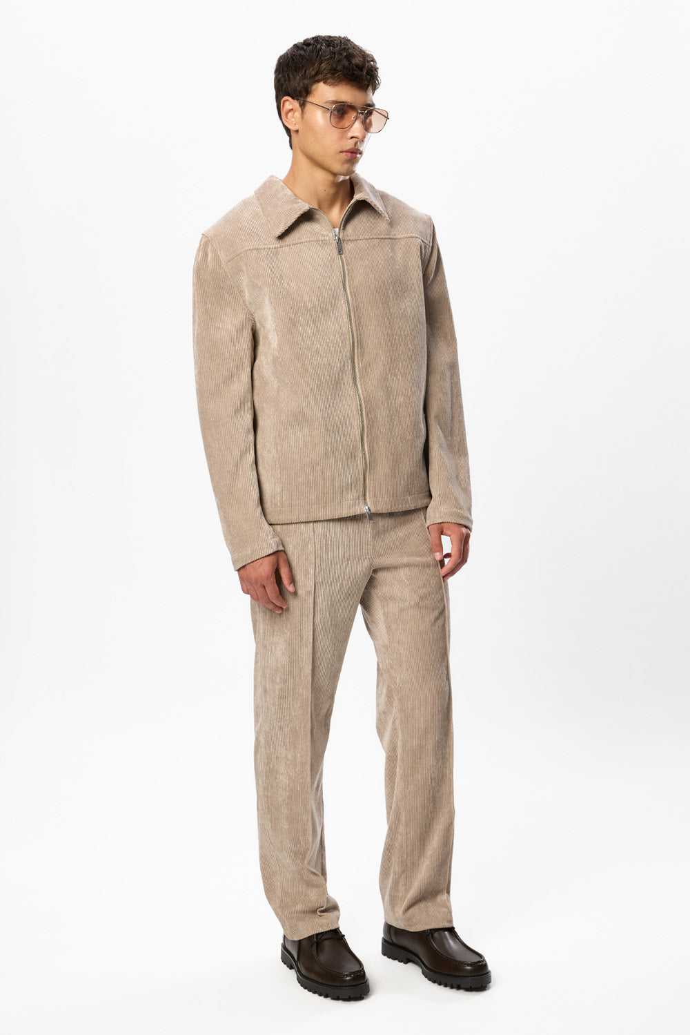 Pantaloni bej din material raiat Five
