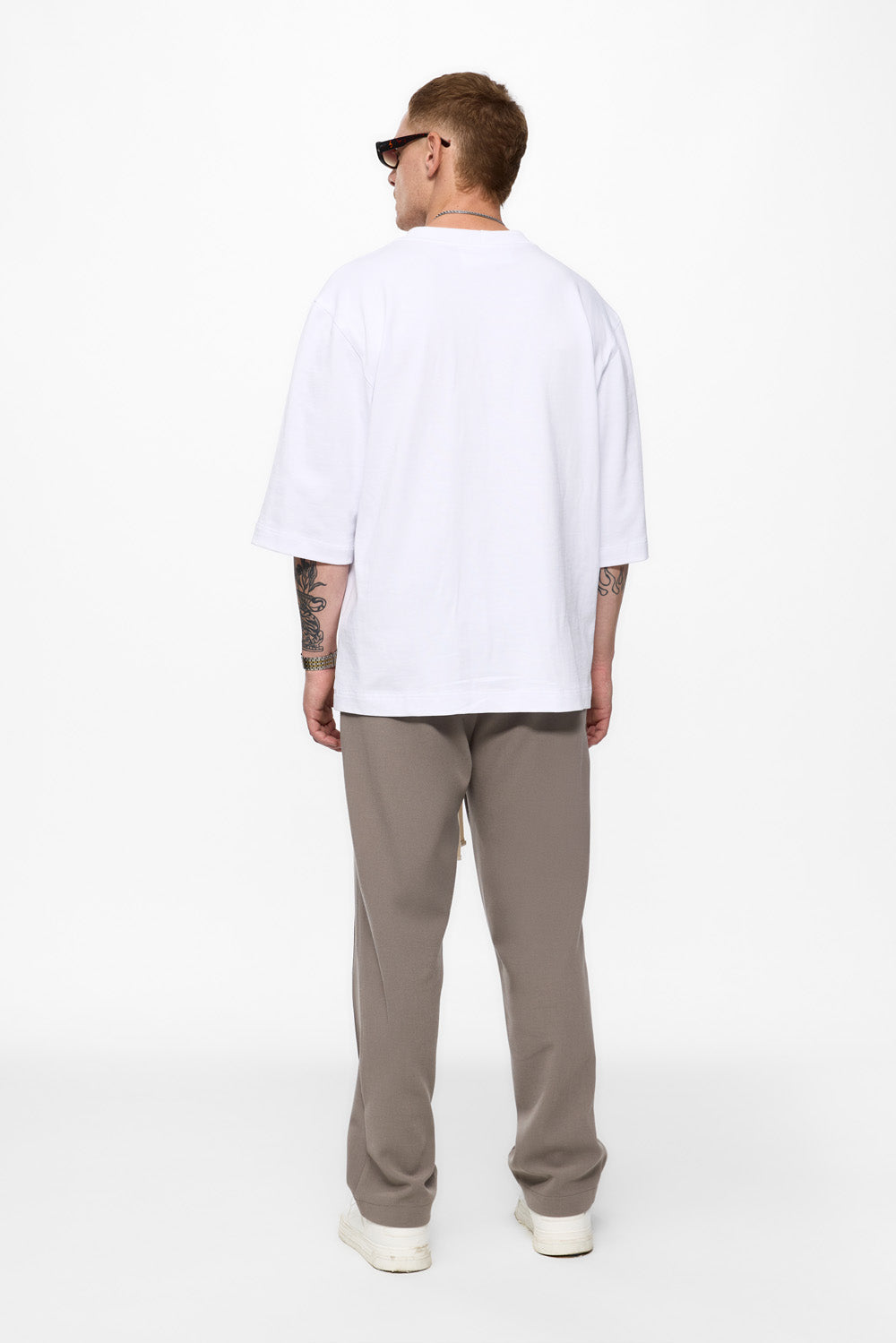 Tricou alb cu cusaturi 247