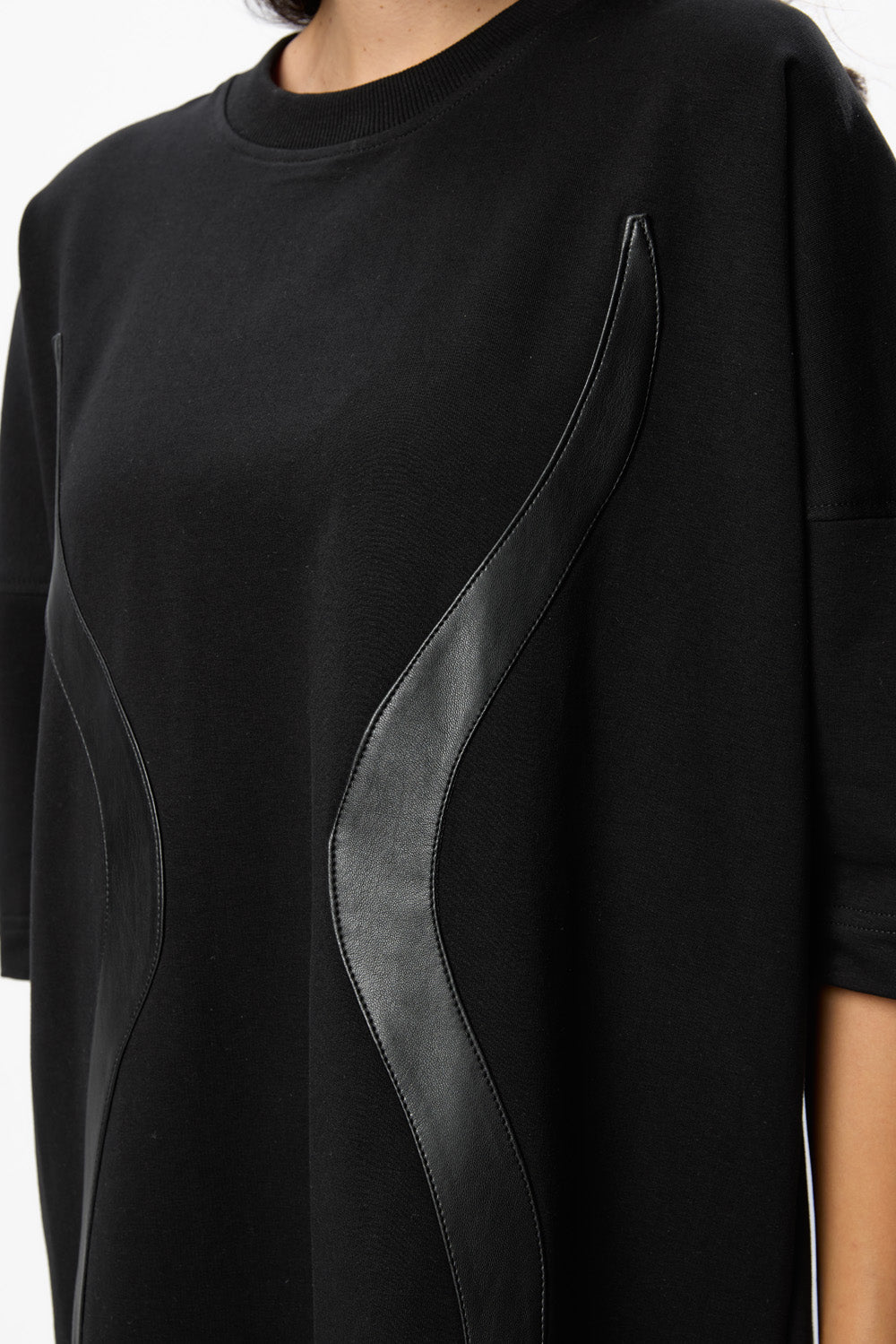 Rochie Mini Neagra cu benzi din piele Gitana