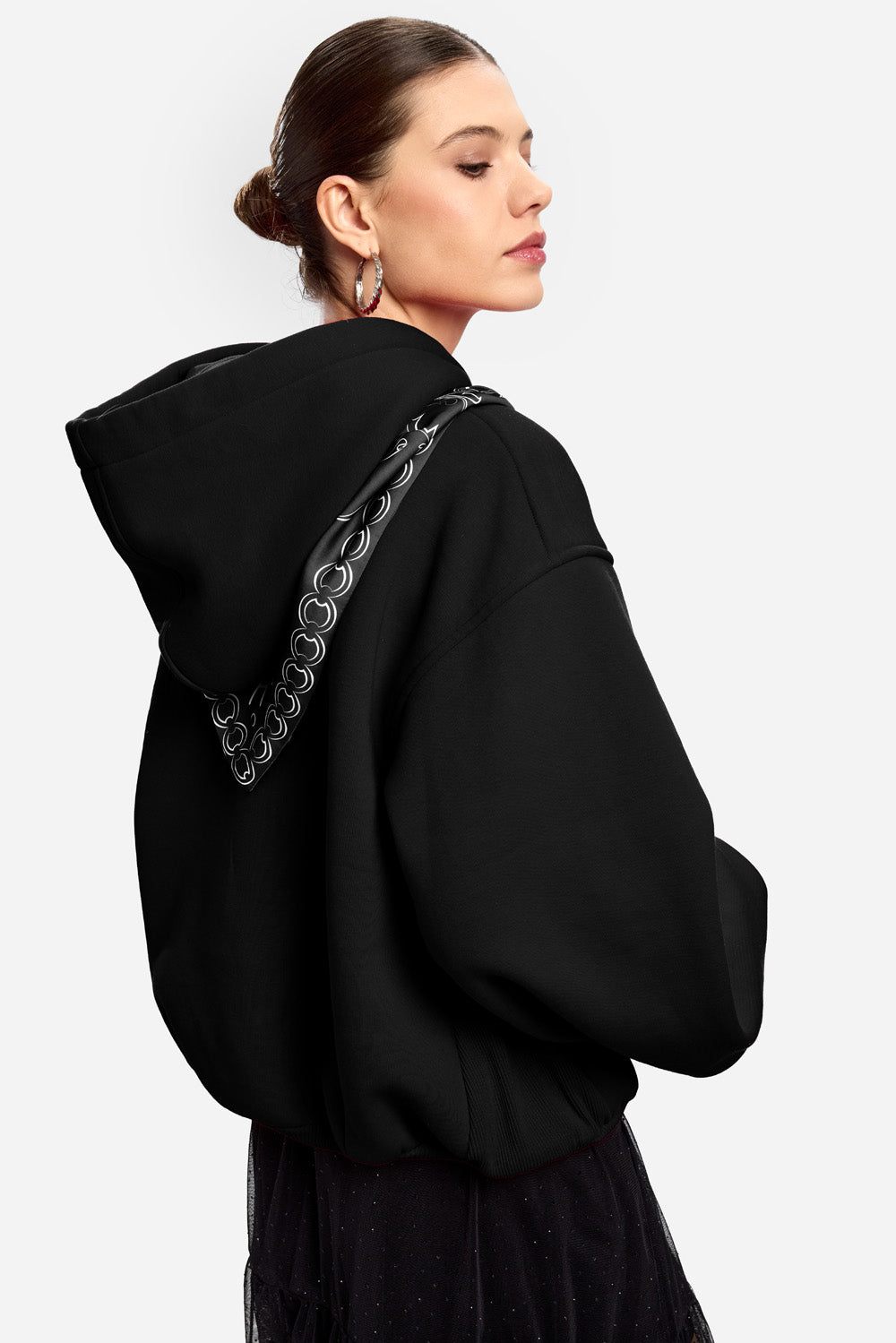 Hanorac flausat negru cu esarfa Scarlett