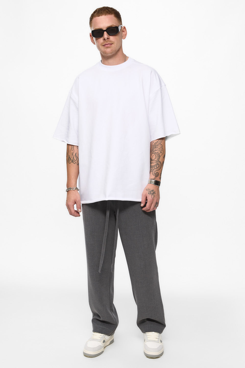 Tricou alb cu detalii nefinisate oversized 