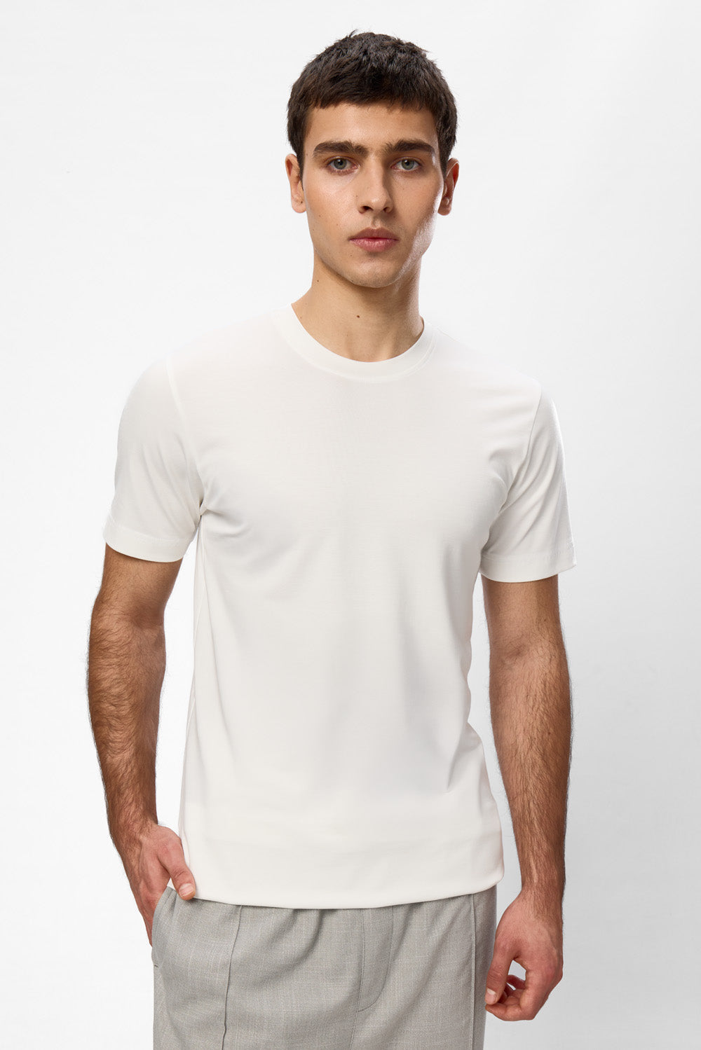 Como fit off-white T-shirt