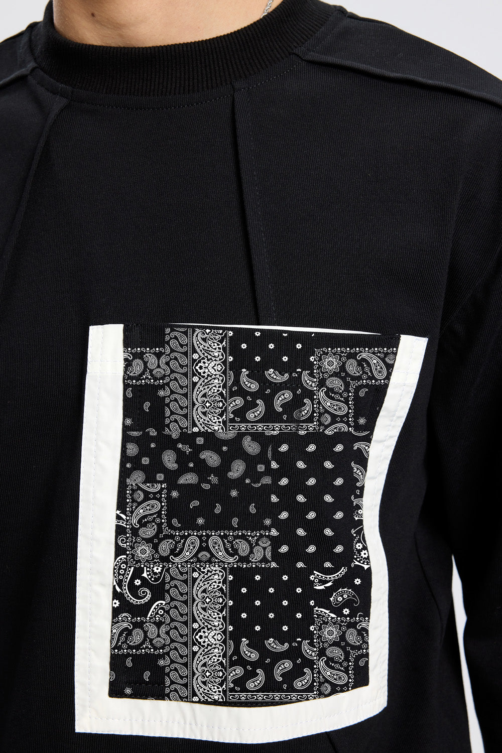 Tricou cu buzunar Bandana | Bărbați | Negru | Stil Modern & Elegant | Confort & Funcționalitate | Atelier Hamza