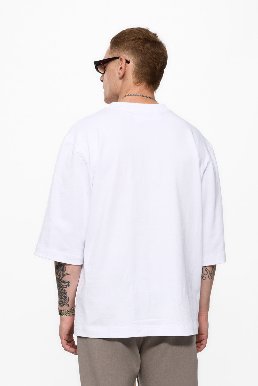 Tricou alb cu cusaturi 247