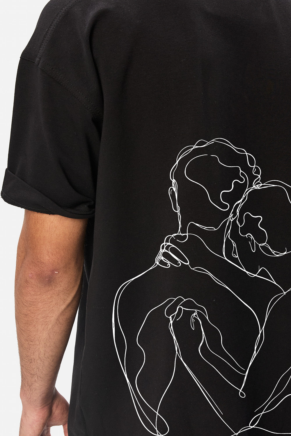 A hug One Line Black T-shirt