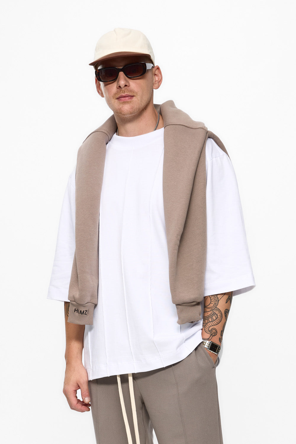 Tricou alb cu cusaturi 247