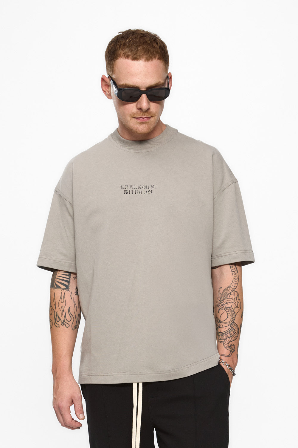 Tricou gri cu imprimeu Ruh