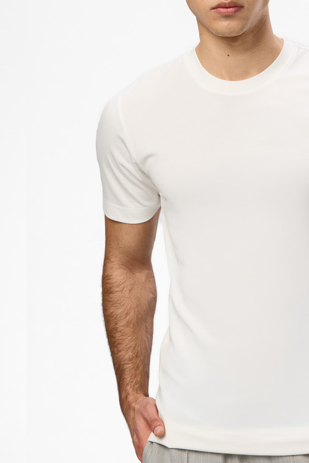 Como fit off-white T-shirt